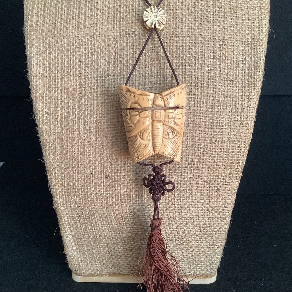 Vintage hand carved bone necklace.